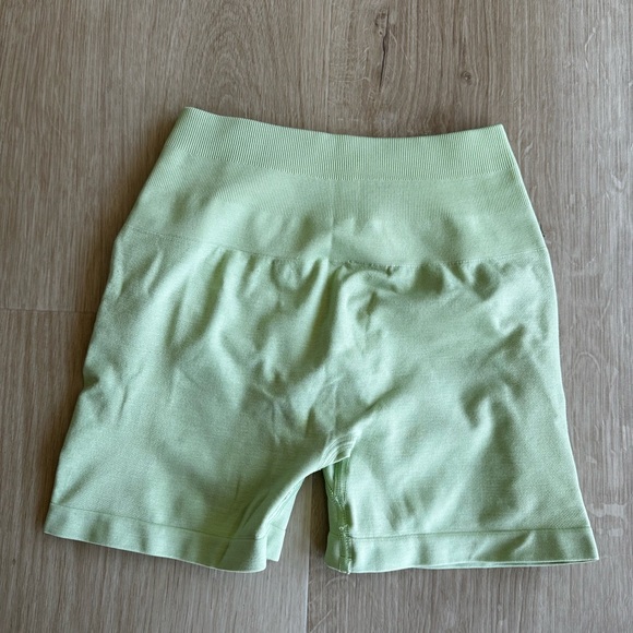 Alphalete Amplfiy “Spring” workout set - Picture 2 of 3